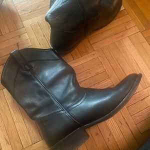 Steve Madden modern cowgirl chic Real leather  & worn. It’s to calf/Taylor swift